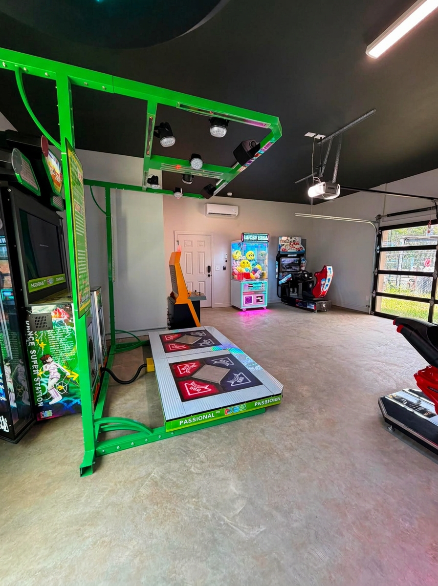 Arcade & Golf Room — photo 4