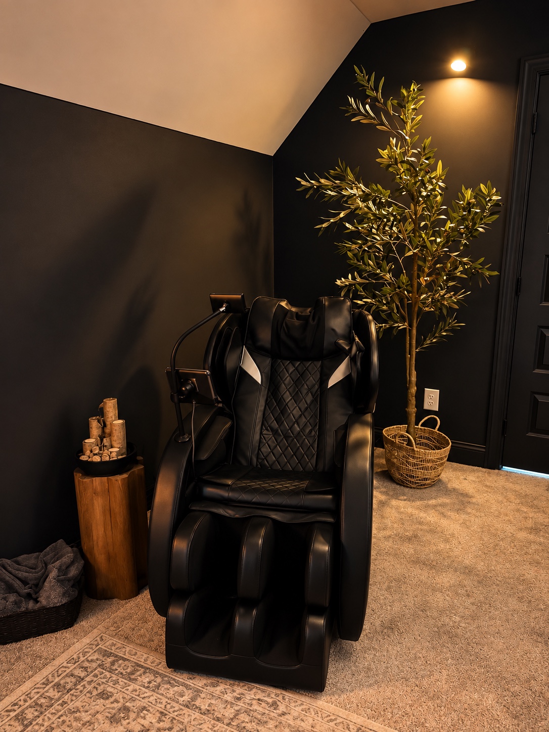 Movie Theater & Spa Access — photo 7